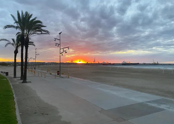 Piso Delante De La Playa La Pineda Con 2 Habitaciones