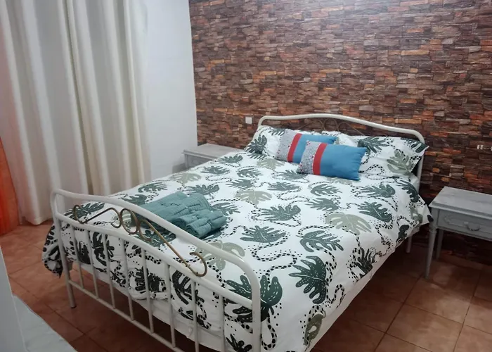 Piso Delante De La Playa La Pineda Con 2 Habitaciones