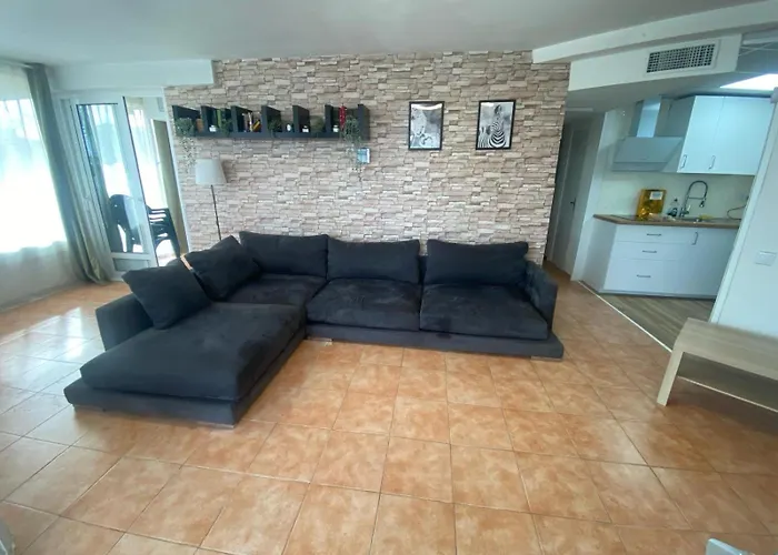 Piso Delante De La Playa La Pineda Con 2 Habitaciones